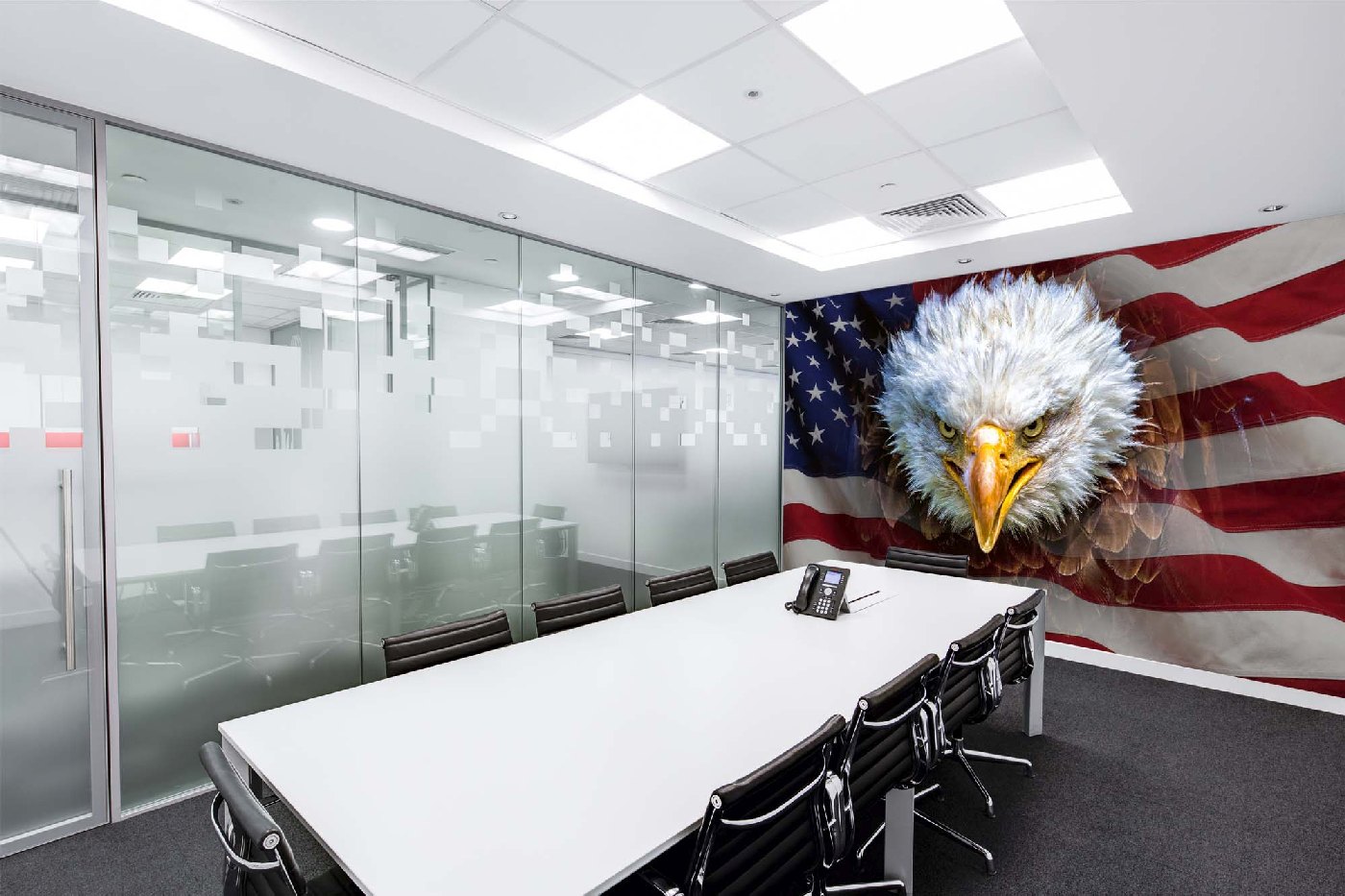 Samolepicí vliesová fototapeta Americká vlajka a orel 375 x 250 cm