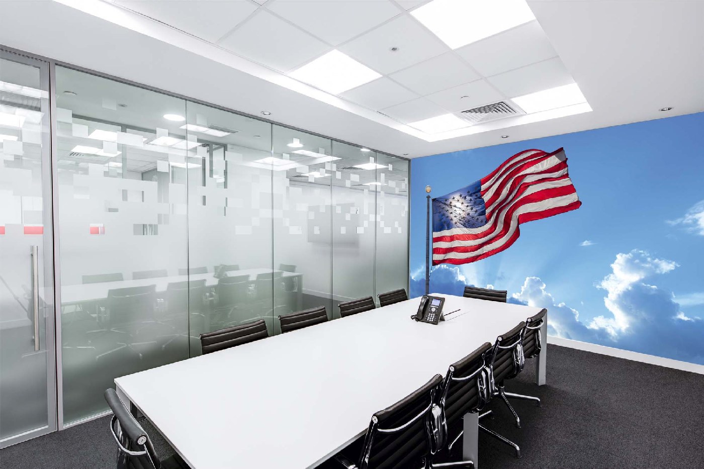 Samolepicí vliesová fototapeta Americká vlajka ve větru 375 x 250 cm