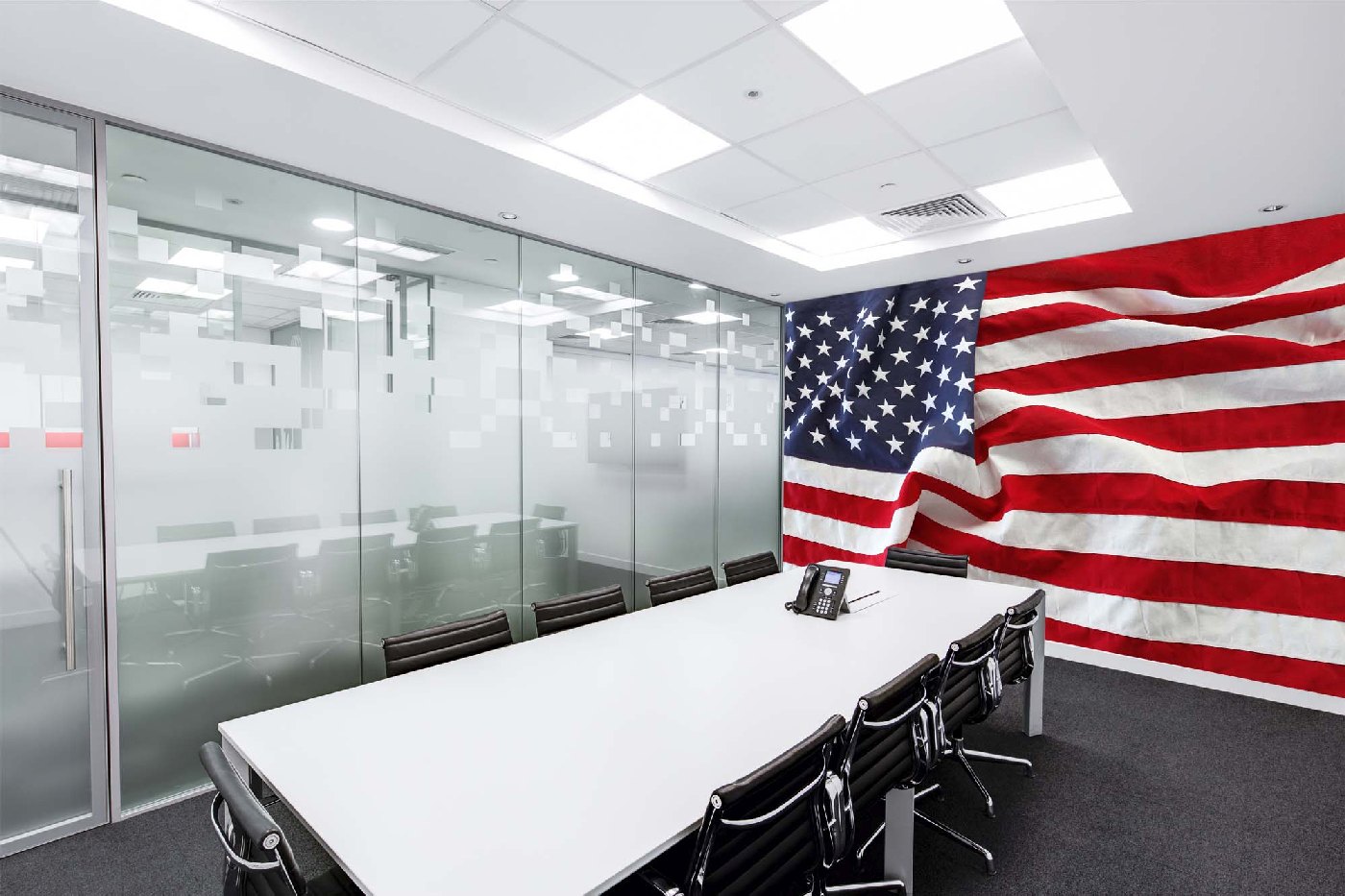 Samolepicí vliesová fototapeta Vlající vlajka USA 375 x 250 cm