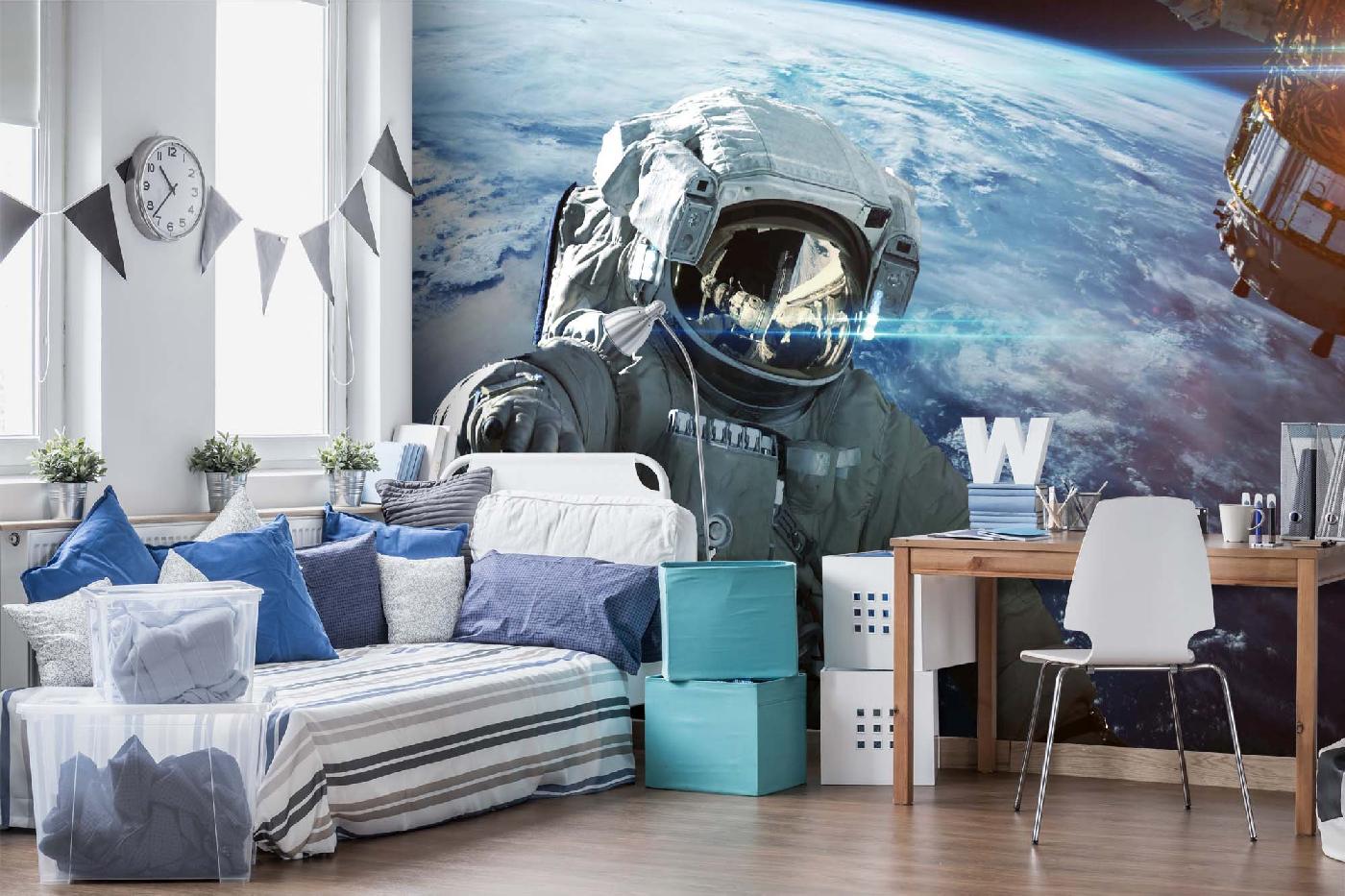 Samolepicí vliesová fototapeta Astronaut ve vesmíru 375 x 250 cm