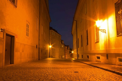 Vliesová fototapeta Noční ulice Prahy 375 x 250 cm