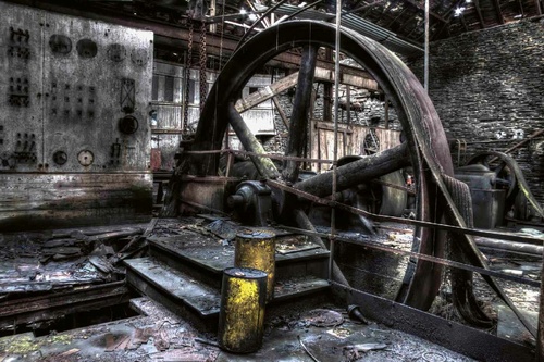 Vliesová fototapeta Břidlicová továrna 375 x 250 cm