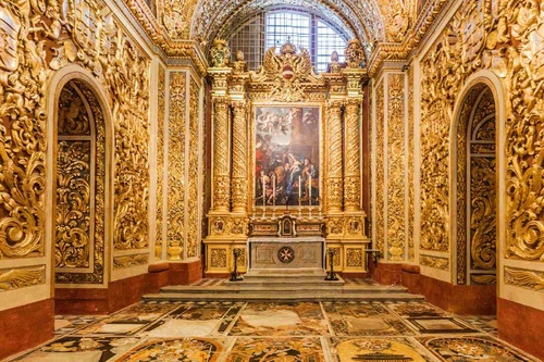 Vliesová fototapeta Interiér katedrály 375 x 250 cm