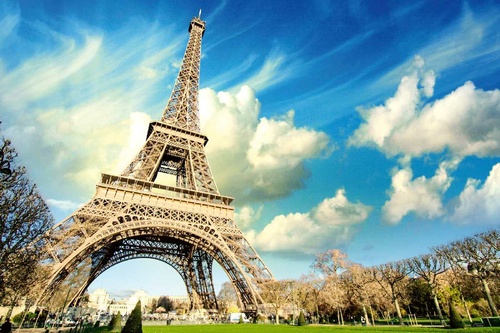 Vliesová fototapeta Eiffelova věž slunečný den 375 x 250 cm