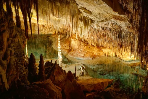 Vliesová fototapeta Přírodní jeskyně 375 x 250 cm