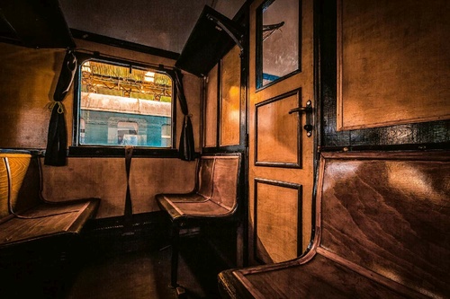 Vliesová fototapeta Interiér starého vlaku 375 x 250 cm