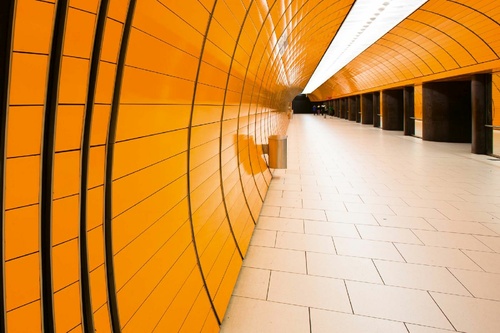 Vliesová fototapeta Koridor metra 375 x 250 cm