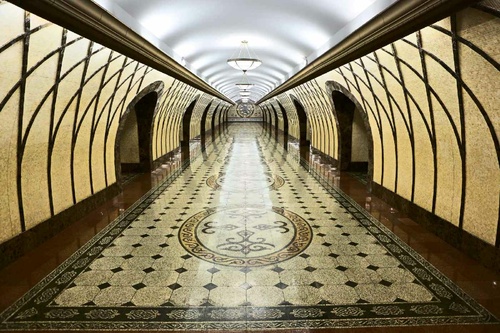 Vliesová fototapeta Metro v Almaty 375 x 250 cm