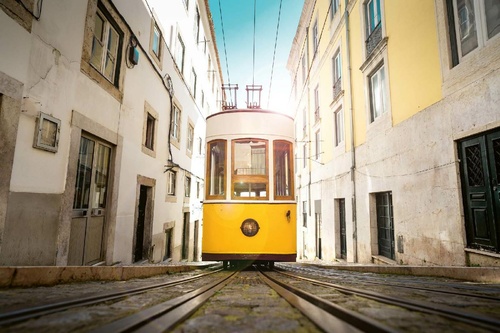 Vliesová fototapeta Tramvaj v Lisabonu 375 x 250 cm