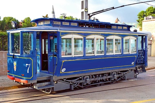 Vliesová fototapeta Stará modrá tramvaj 375 x 250 cm