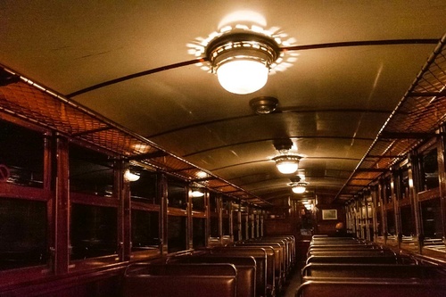 Vliesová fototapeta Vintage interiér tramvaje 375 x 250 cm