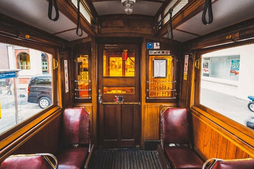 Vliesová fototapeta Stará červená tramvaj 375 x 250 cm