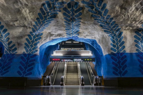 Vliesová fototapeta Modrá stanice metra 375 x 250 cm