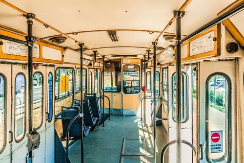 Vliesová fototapeta Interiér retro tramvaje 375 x 250 cm