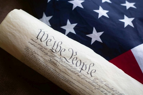 Vliesová fototapeta Ústava USA s vlajkou 375 x 250 cm