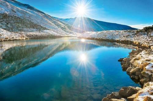 Vliesová fototapeta Ledovcové jezero v horách 375 x 250 cm