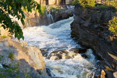 Vliesová fototapeta Rocky Rapids, Kanada 375 x 250 cm