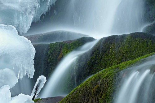 Vliesová fototapeta Ledový vodopád 375 x 250 cm